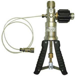 hand operated test pump to calibrate and verify pressure devices